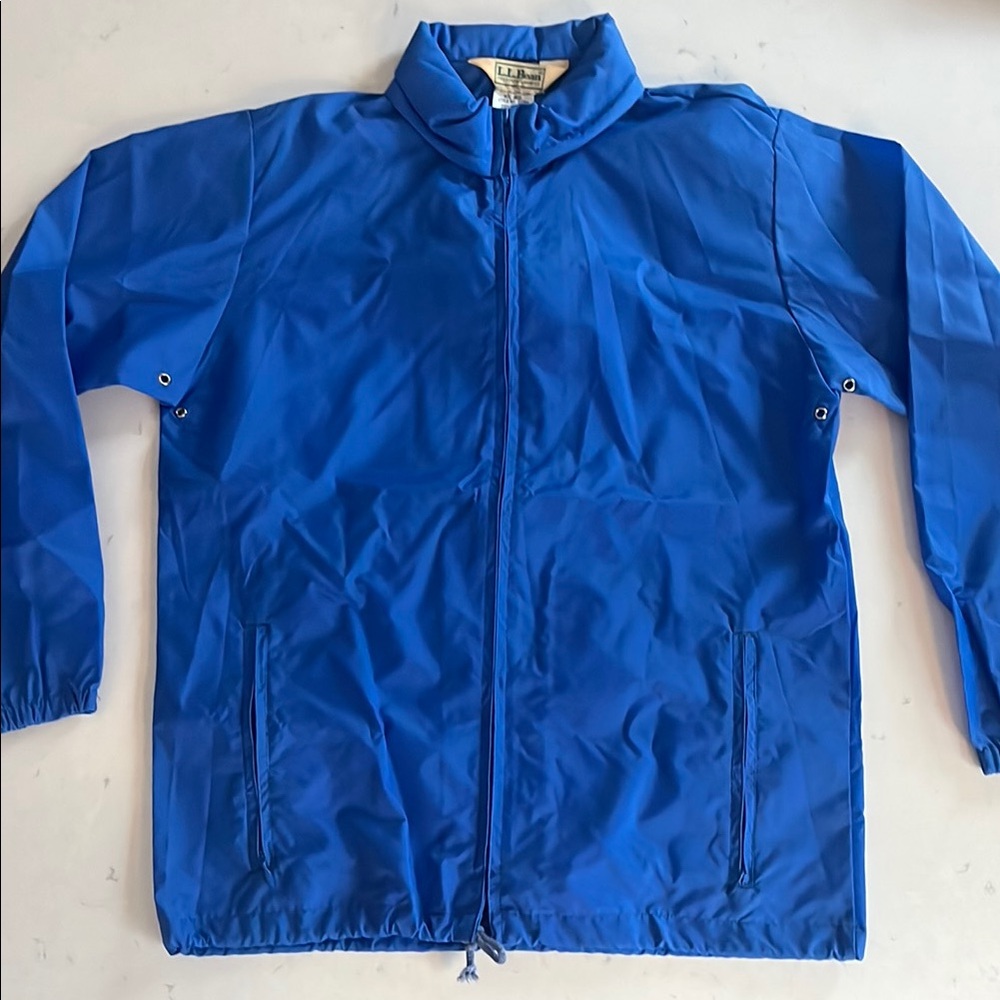 Vintage LLBean Anorak women’s M. Folds into pocket for travel, roll up hood.